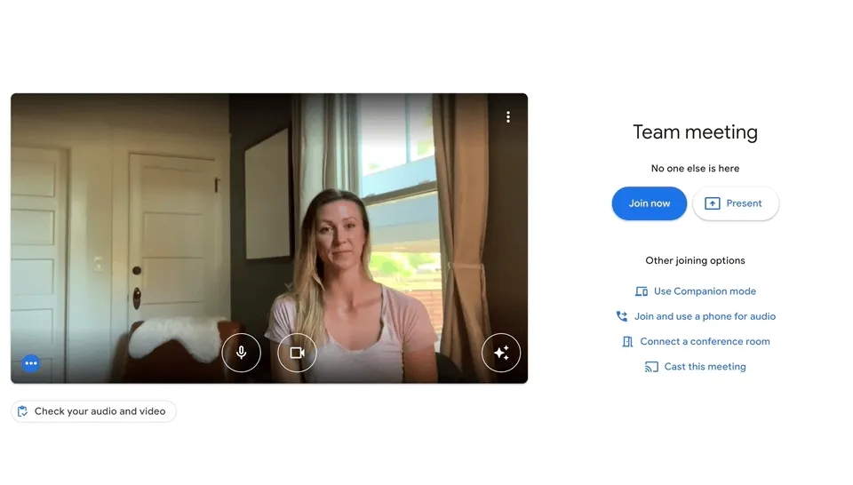 Animation of a camera automatically panning and zooming to keep meeting participants centered as they move.